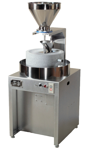 写真：電動石臼製粉機